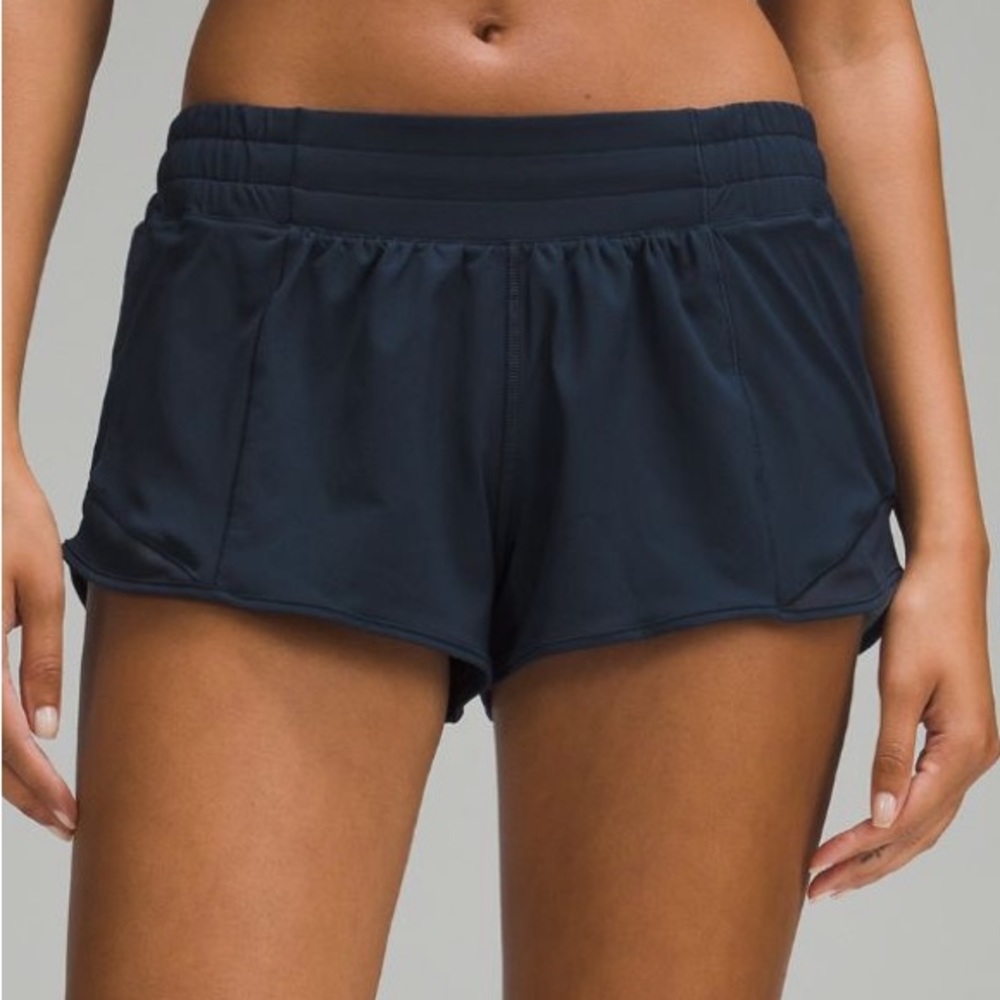Lululemon Hotty Hot II Low-Rise Lined Short 2.5” Size 8 Reg True Navy Blue NWOT